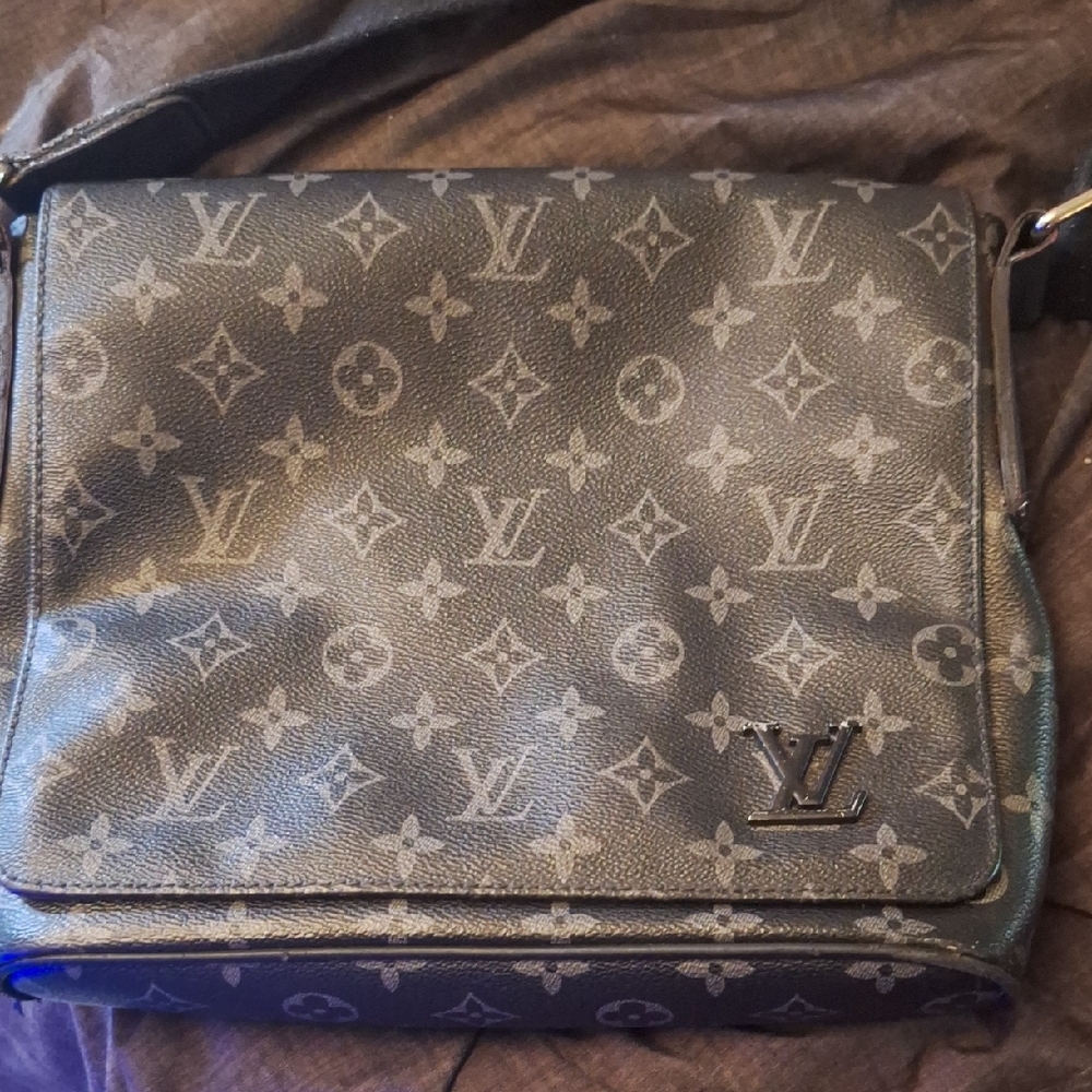 Louis Vuitton Monogram Eclipse Canvas Messenger Bag in Black and Gray